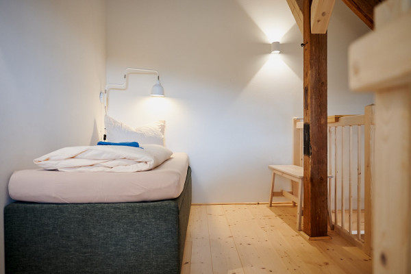 20220706-Starke-Gutshof-Schirgiswalde-Flieder-Galerie-Schlafen (Groß).jpg