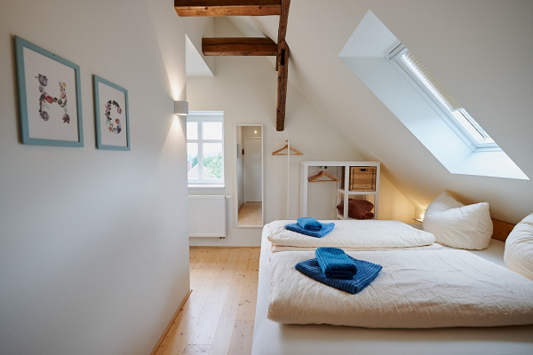 20220706-Starke-Gutshof-Schirgiswalde-Flieder-Schlafzimmer (Groß).jpg