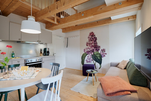 20220706-Starke-Gutshof-Schirgiswalde-Flieder-Wohnbereich-Essbereich (Groß).jpg