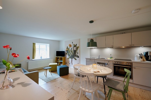 20220706-Starke-Gutshof-Schirgiswalde-Löwenzahn- Küche-Essbereich (Groß).jpg