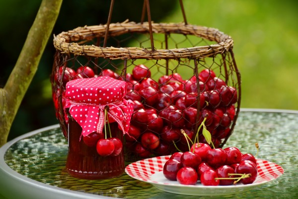 berries-cherries-food-162900.jpg